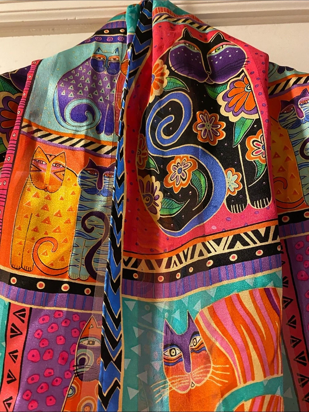 💯 Silk Beautiful Cat Print Fringe Scarf NWOT